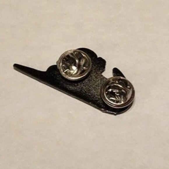 Pokemon Squirtle Water Gun Nike Enamel Pin - Picture 5 of 5